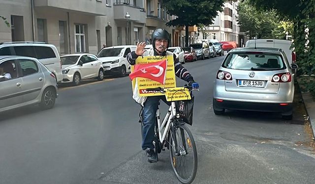 Almanya'da "demokratik haklar" için 220 bin kilometreden fazla yol yaptı