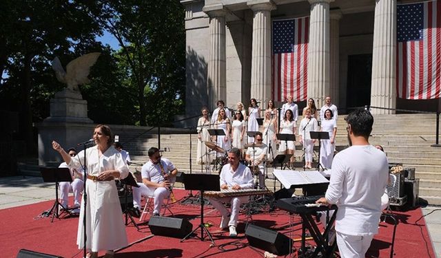 New York Atatürk Korosu Harlem'de konser verdi