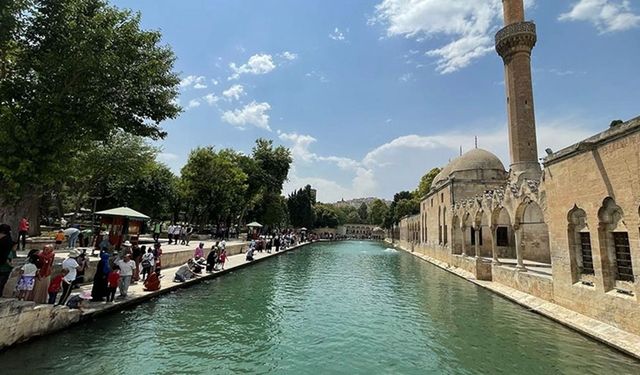 Şanlıurfa'da turistler gündüz tarih, akşam müzik yolculuğuna çıkıyor