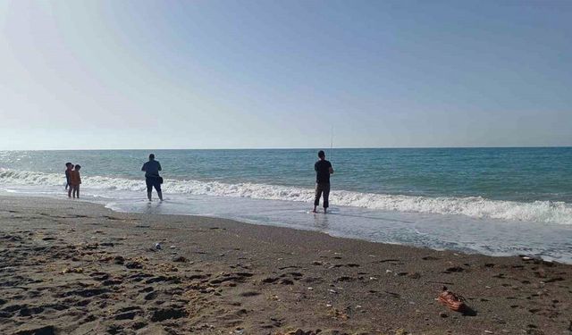 Karadeniz’de denize girmek yasaklandı, sahiller balıkçılara kaldı