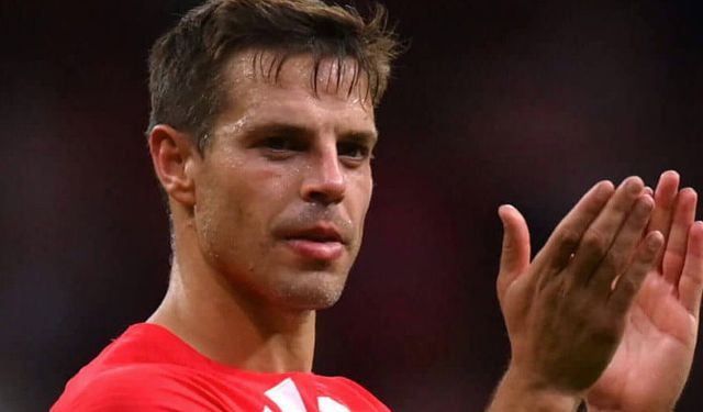 Azpilicueta Atletico Madrid'de devam edecek