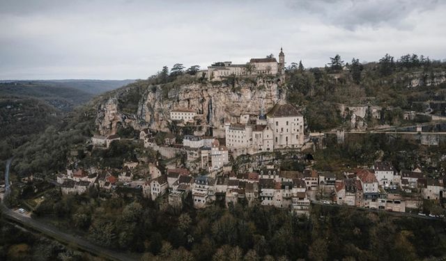 Fransa'da 1300 yıllık "efsanevi" kılıcın kaybolmasına ilişkin soruşturma başlatıldı