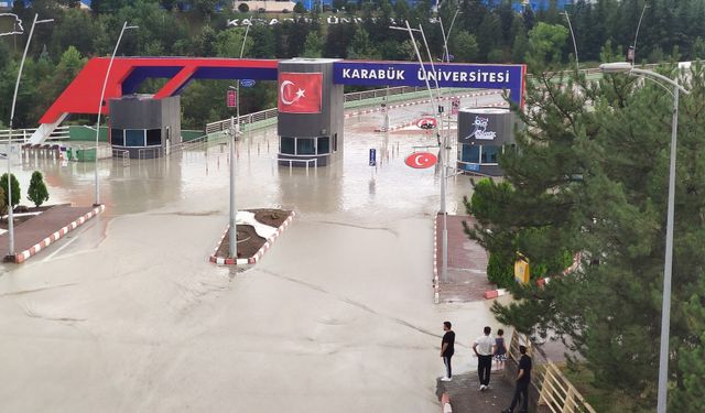 Yağmur, Karabük'te hayatı felç etti