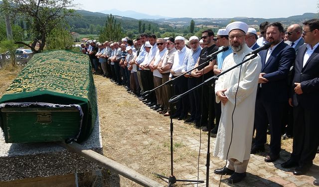 Diyanet işleri başkanı Erbaş, Kütahya'da Müezzin-Kayyım'ın cenazesine katıldı