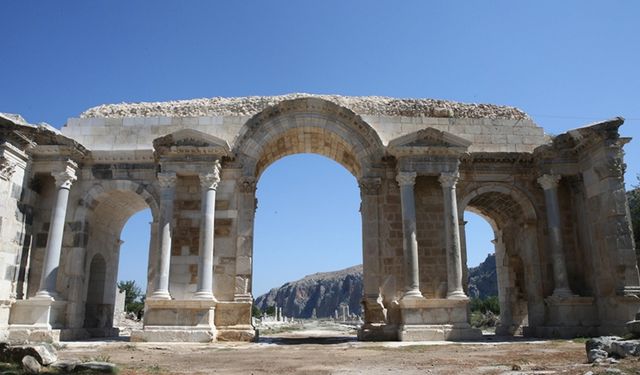 Anavarza Antik Kenti'nde sezon kazıları başladı