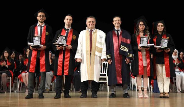 ERÜ Tıp Fakültesi 50. dönem mezunlarını verdi
