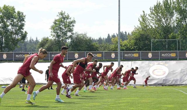 Galatasaray yeni sezon hazırlıklarını yaptığı antrenmanla sürdürdü