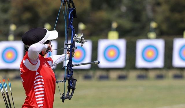 Milli okçu Elif Berra Gökkır'dan Avrupa Gençlik Şampiyonası'nda altın madalya