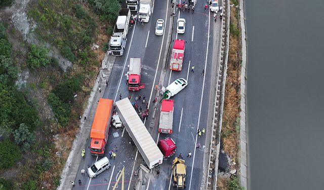 Kaza değil facia! Sakarya'da 8 araç birbirine girdi: Ölü ve yaralılar var