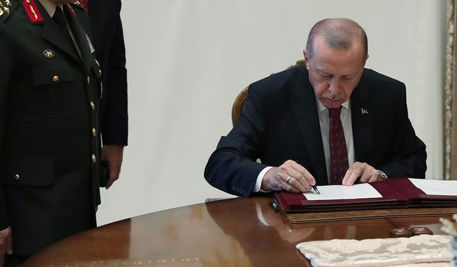 Cumhurbaşkanı Erdoğan imzaladı, YAŞ kararları açıklandı