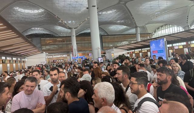 İstanbul'da seferleri iptal edildi, hava yolu şirketini protesto ettiler