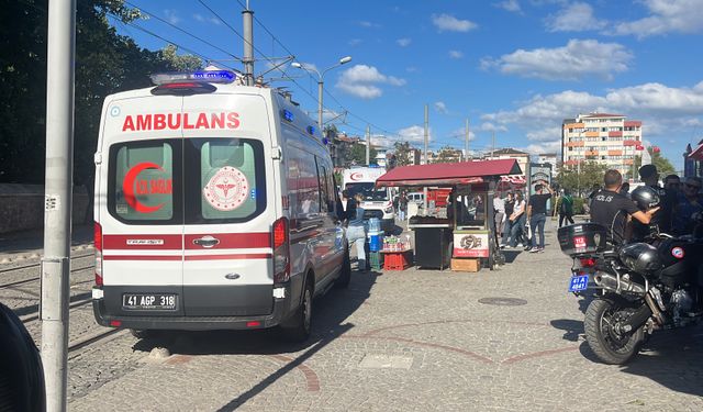 İzmit'te dehşet: Sigara istedi, vermeyen kişileri bıçakladı