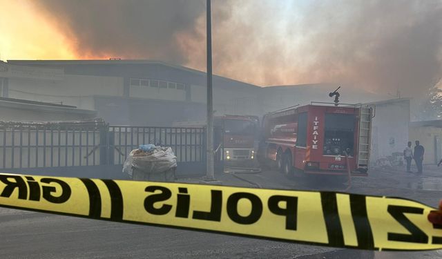 Gaziantep'te elyaf fabrikasında korkutan yangın: Yaralılar var