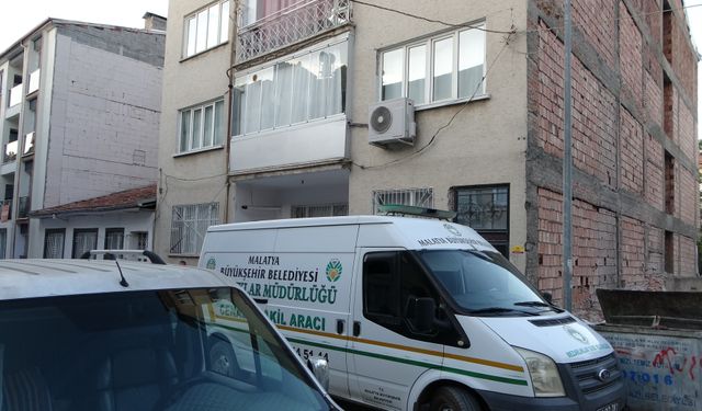 Malatya'da korkunç ölüm! 18 yaşındaki kız, kendisini elektrikli süpürge kablosuna astı