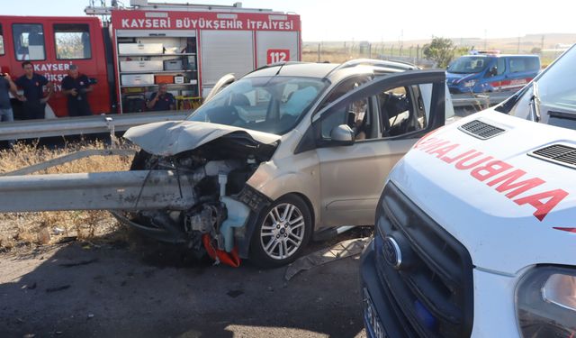 Kayseri'de araç bariyere ok gibi saplandı: Ölü ve yaralılar var