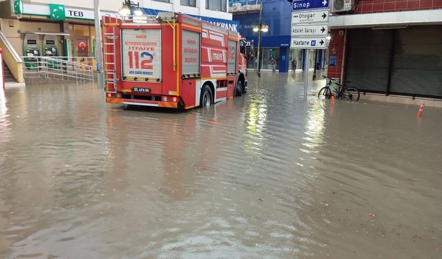 Samsun'un Bafra ilçesi sular altında kaldı