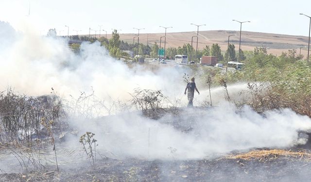 Büyükçekmece'de çıkan anız yangını korkuttu