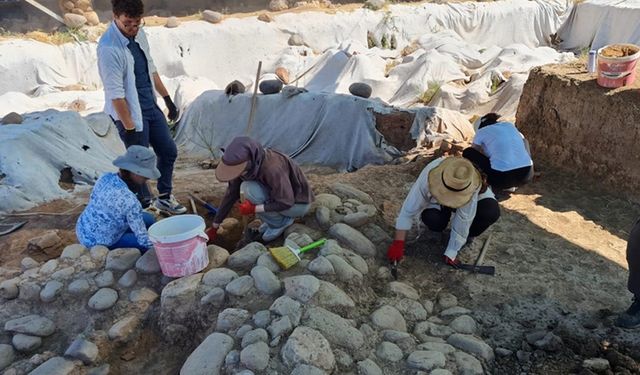 İzmir'deki Yassıtepe'de 5 bin yıllık yapı bulundu