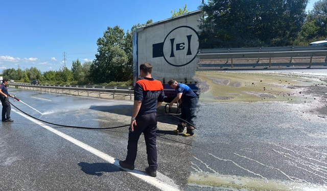 Yola dökülen asit paniğe yol açtı: Bölge trafiğe kapatıldı