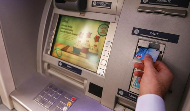 ATM kullananlara hayati uyarı: Bunu yapmadan kartını sokanlar yandı