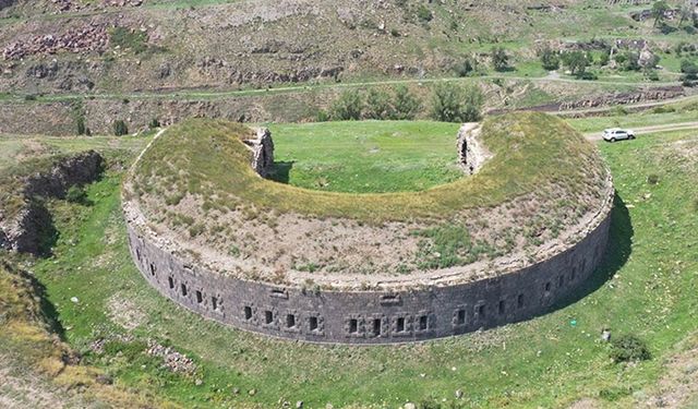 Kars'taki "Gemli Tabya" turizme kazandırılmayı bekliyor