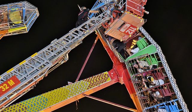 Lunaparkta panik: Bir saat havada asılı kaldılar