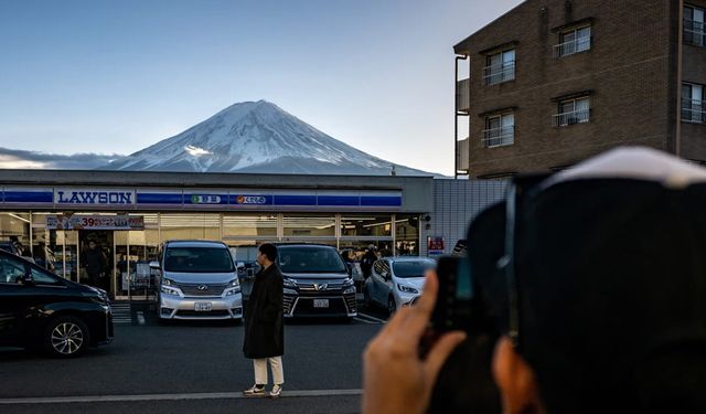 Turistlere müjde: Fuji'deki bariyer kaldırıldı