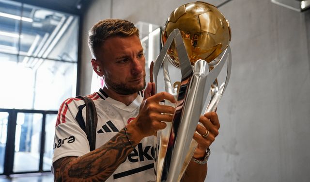 Beşiktaş'tan Galatasaray'a 'Şaşkın' göndermesi: Ciro Immobile kupaya sahip çıktı!