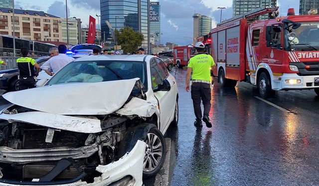 Şişli’de feci kaza: Otomobil İETT otobüsüne çarptı yarlılar var