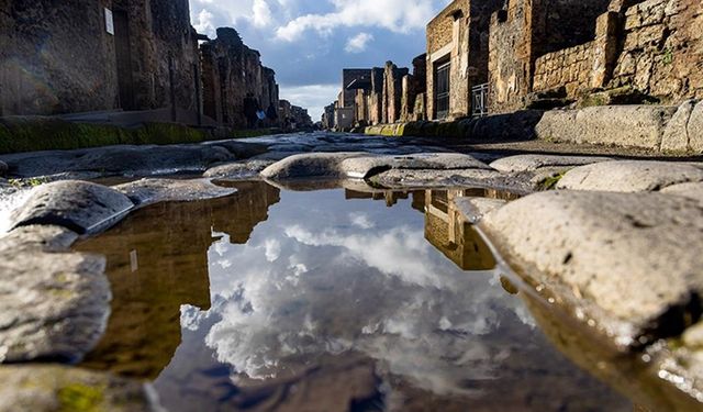 İtalya'da bir antik kentin duvarına yazı yazan turiste 60 bin avro ceza