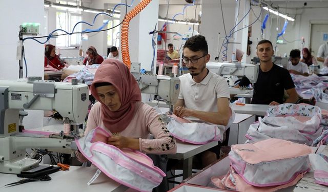 Köydeki tekstil fabrikası 50 kişiye istihdam sağlıyor