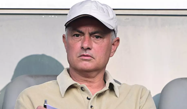 Jose Mourinho, sürekli yazdı çizdi! Bakın nerede görüldü?