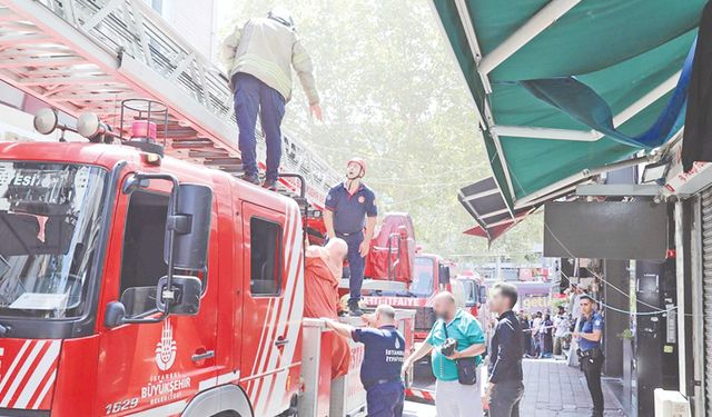 Otel yangını panik yarattı