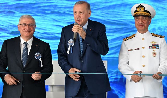 Türkiye'nin yeni denizaltısı 'Pirireis' göreve başladı! Erdoğan yeni tarih verdi