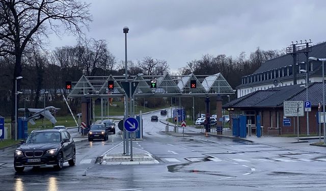 Almanya'da Köln-Wahn Askeri Hava Üssü sabotaj şüphesiyle bir süre kapatıldı