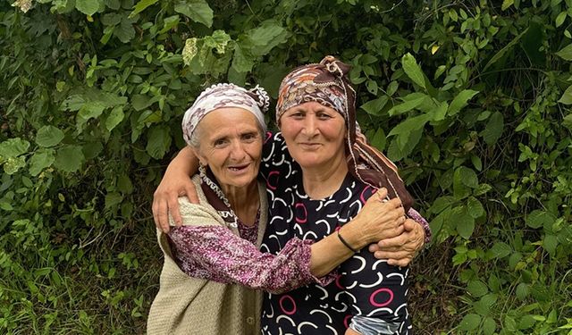 Sırt sırta veren eltiler hayatın zorluklarını birlikte aşıyor