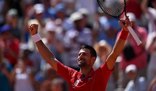 Djokovic altın madalyayı kazandı: Gözyaşlarını tutamadı