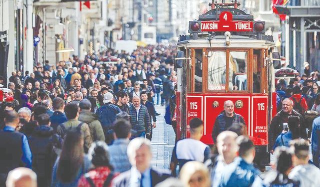 TUİK açıkladı: 2026'da kadınlar erkekleri geçecek