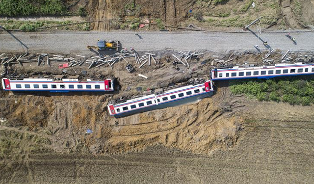 Küçük çocuğa tren çarptı: Durumu kritik