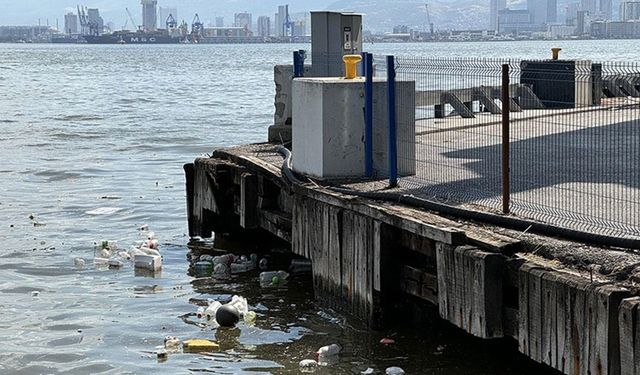 İzmir Körfezi'nde bu kez de atık kirliliği gözleniyor