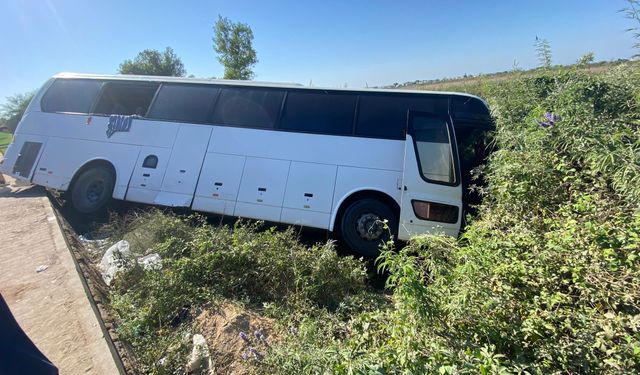 Antalya'da otel servisi şarampole uçtu