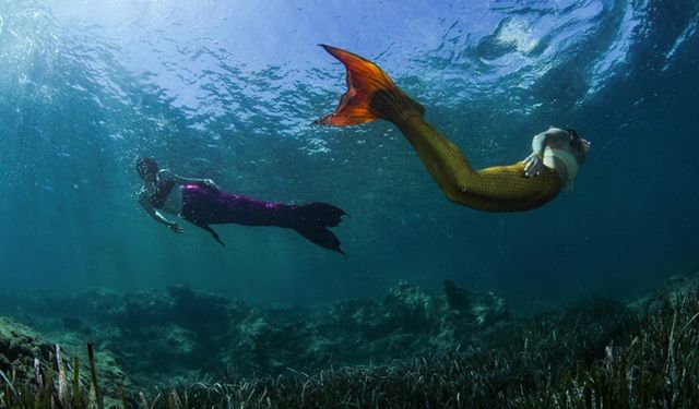 "Deniz kızı" olup su altındaki güzellikleri keşfediyorlar