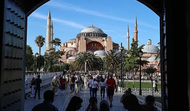 İstanbul yılın 7 ayında 10,5 milyona yakın yabancı turist ağırladı