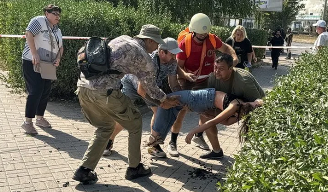 Füzeler yağdı: Çok sayıda yaralı var