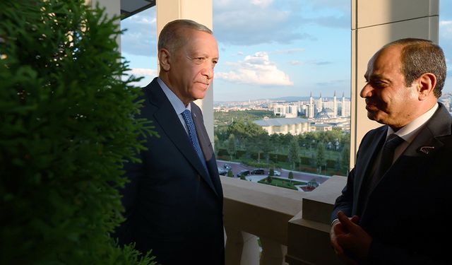 Cumhurbaşkanı Erdoğan, Sisi'yi Rabia işaretiyle mi uğurladı?