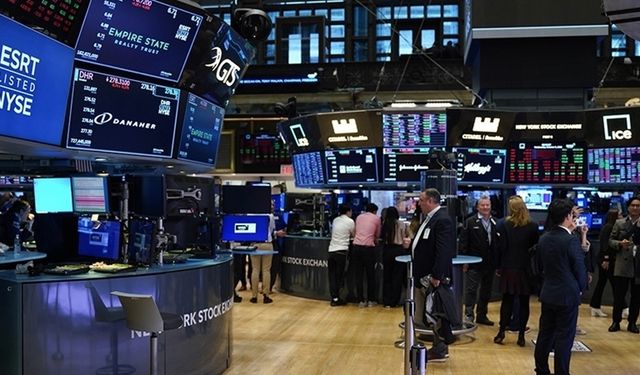 New York borsası, Fed'in faiz indirimine başlamasının ardından yükselişle açıldı