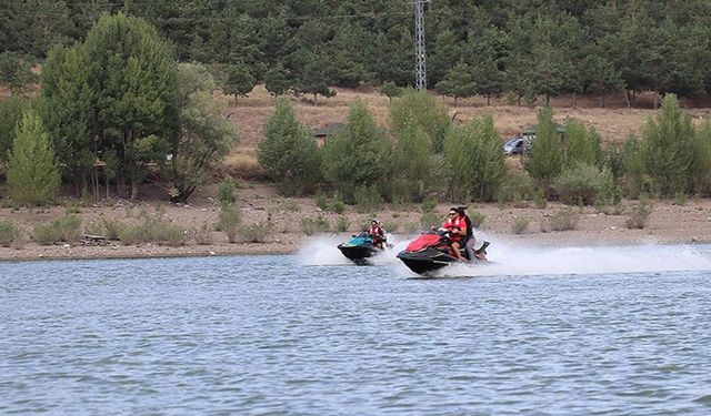 Erzurum'da Teke Deresi Göleti'nde jet ski heyecanı