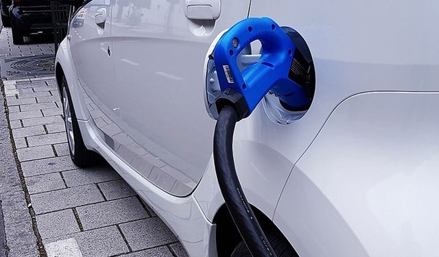 AB, Çin'de üretilen elektrikli otomobillere uygulayacağı ek vergi oranlarını düşürecek