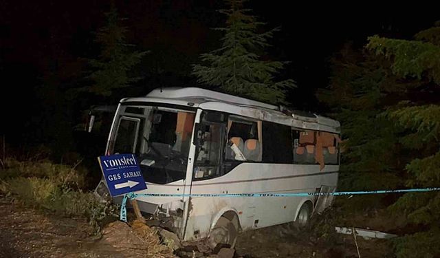 Eskişehir'de korkunç kaza! Polis memurunun bulunduğu midibüs şarampole uçtu çok sayıda yaralı var