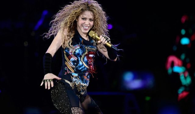 Shakira 'etek altı' çekime sinirlendi! Sahneden indi!